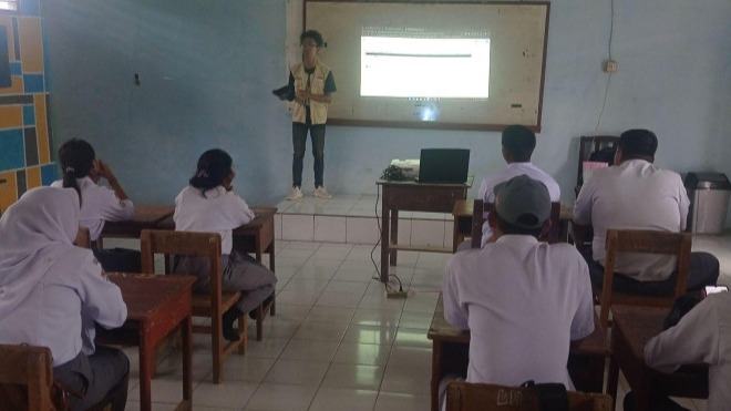 Digitalisasi Hasil Produksi: Pengenalan Teknologi Digital untuk Mempermudah Siswa - siswi SMAN 1 Tobadak dalam Merekap dan Melaporkan Hasil Produksi